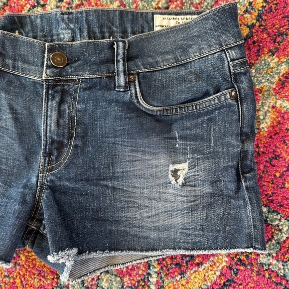 🔥All Saints | Women’s blue distressed raw hem Jean shorts, front/back pockets 28 - Picture 7 of 13
